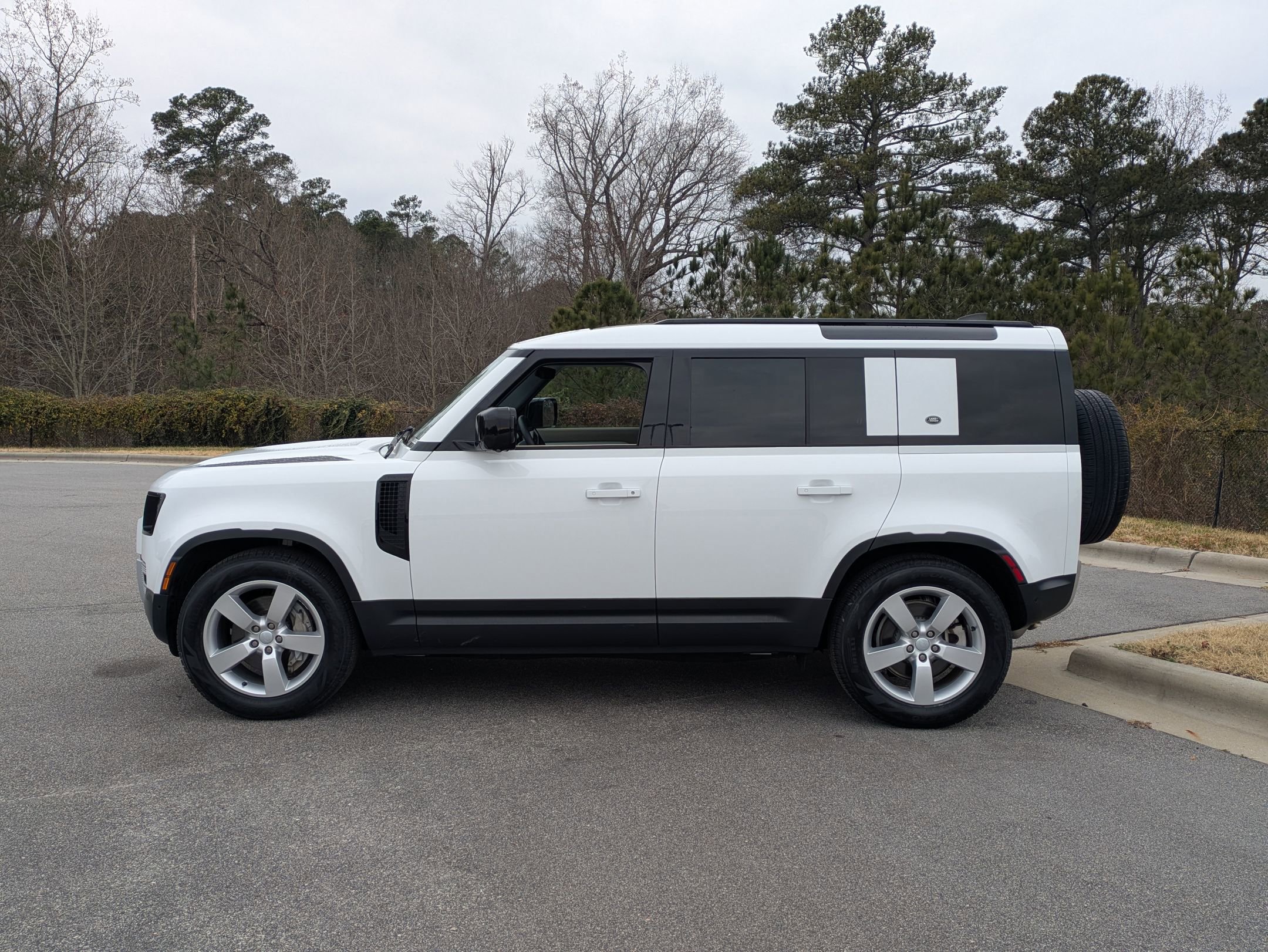 Certified 2024 Land Rover Defender 110 S image 8