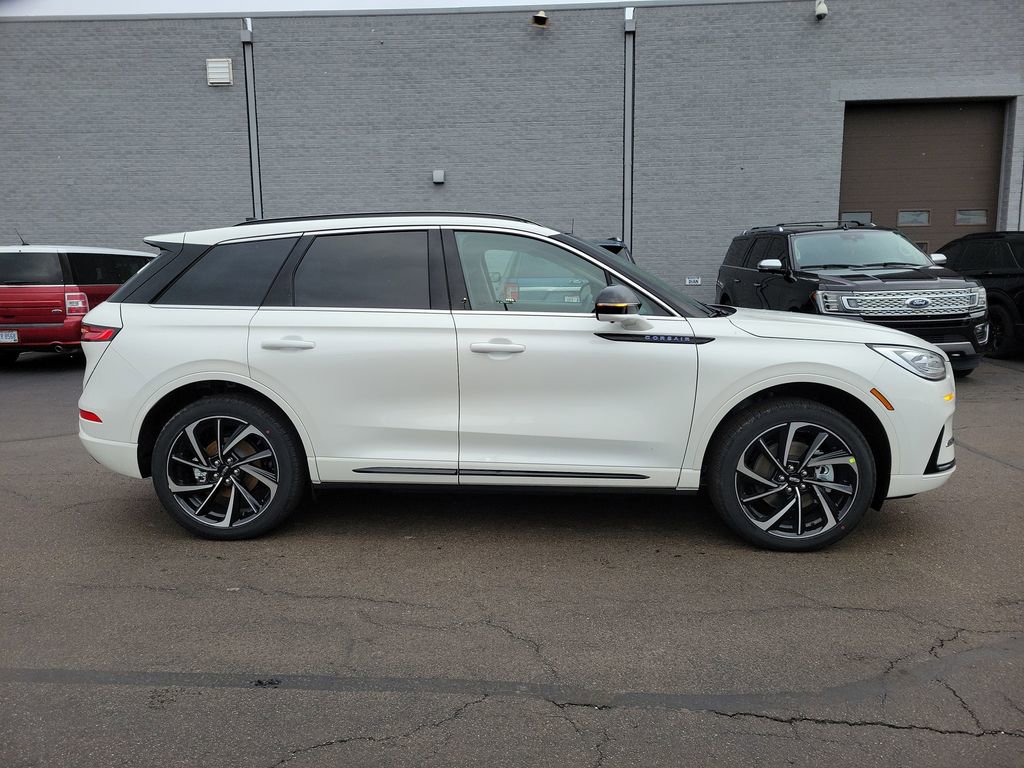 New 2026 Lincoln Corsair Grand Touring image 3