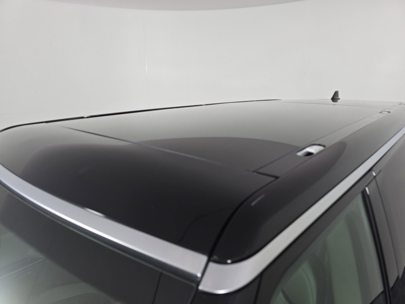 Used 2024 Rivian R1S Launch Edition AWD/4WD image 13