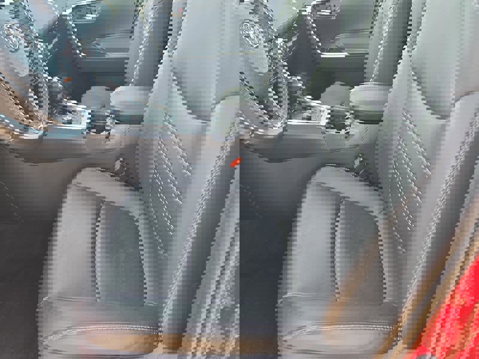 Used 2021 Toyota RAV4 XLE Premium image 16