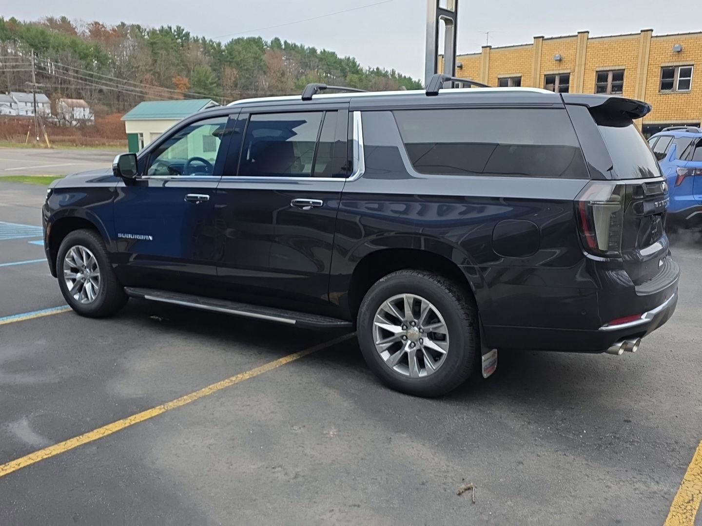 New 2025 Chevrolet Suburban Premier image 8