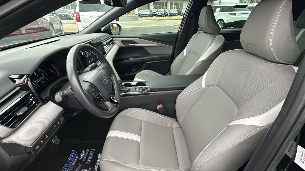 Used 2025 Toyota Camry LE image 9