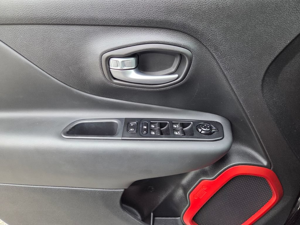 Used 2022 Jeep Renegade Trailhawk AWD/4WD image 21