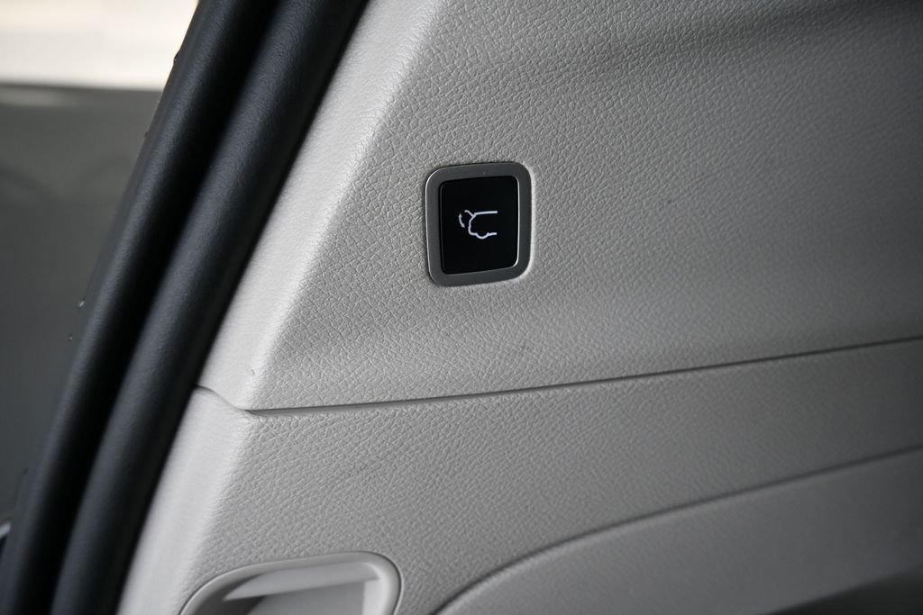 Used 2023 Chrysler Pacifica Touring-L FWD image 23