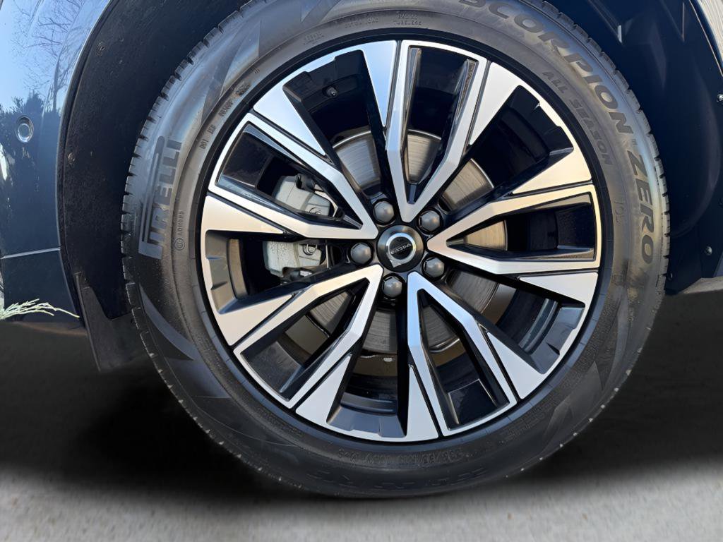 Used 2024 Volvo XC60 B5 Plus image 29