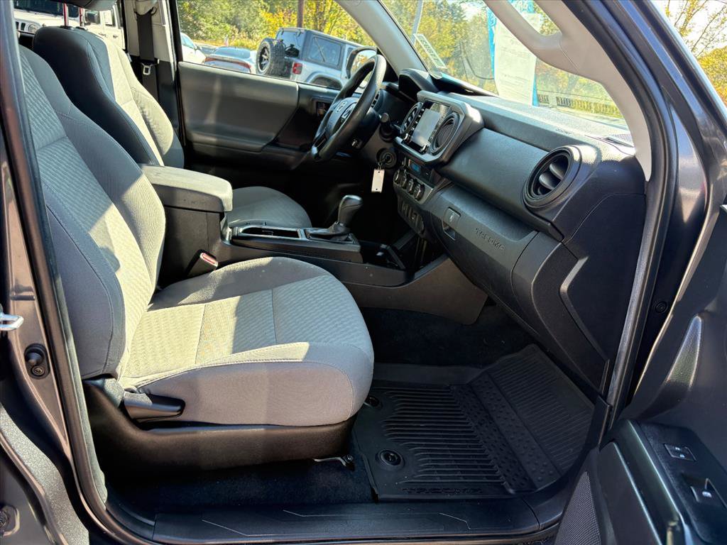 Used 2022 Toyota Tacoma SR AWD/4WD image 16