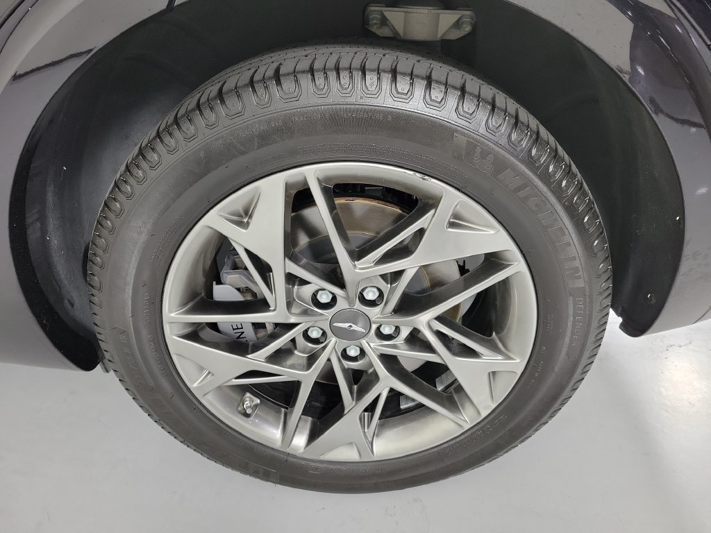 Used 2025 Genesis GV70 2.5T AWD/4WD image 11