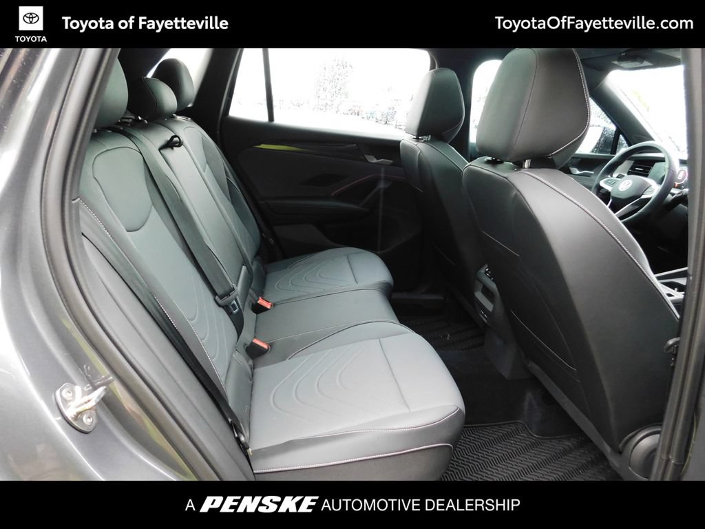 Used 2025 Volkswagen Tiguan SE R-Line AWD/4WD image 5