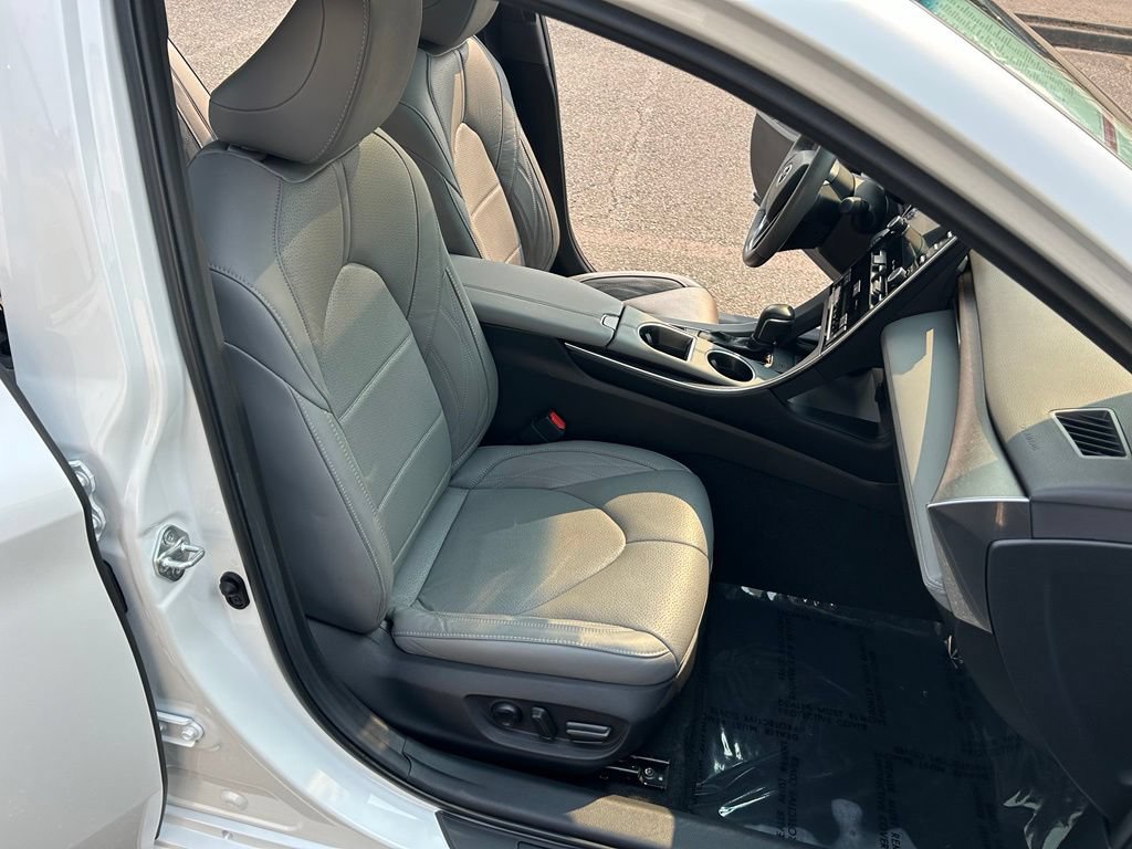 Certified 2021 Toyota Avalon Limited w/ Advanced Safety Package FWD image 16