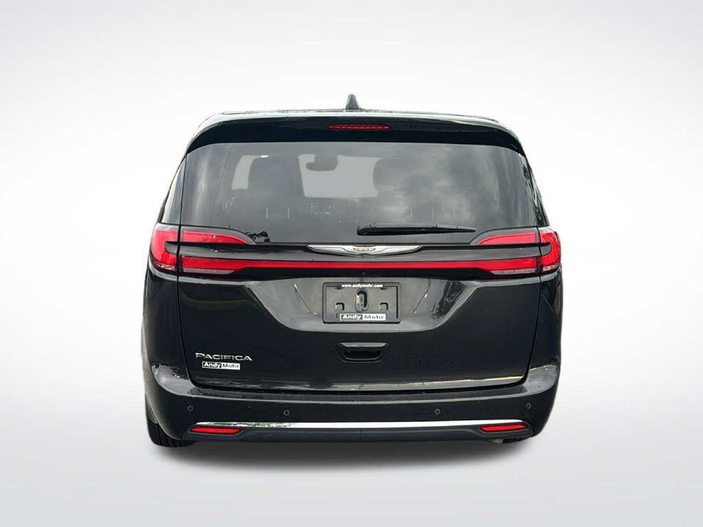 Used 2023 Chrysler Pacifica Touring-L FWD image 6