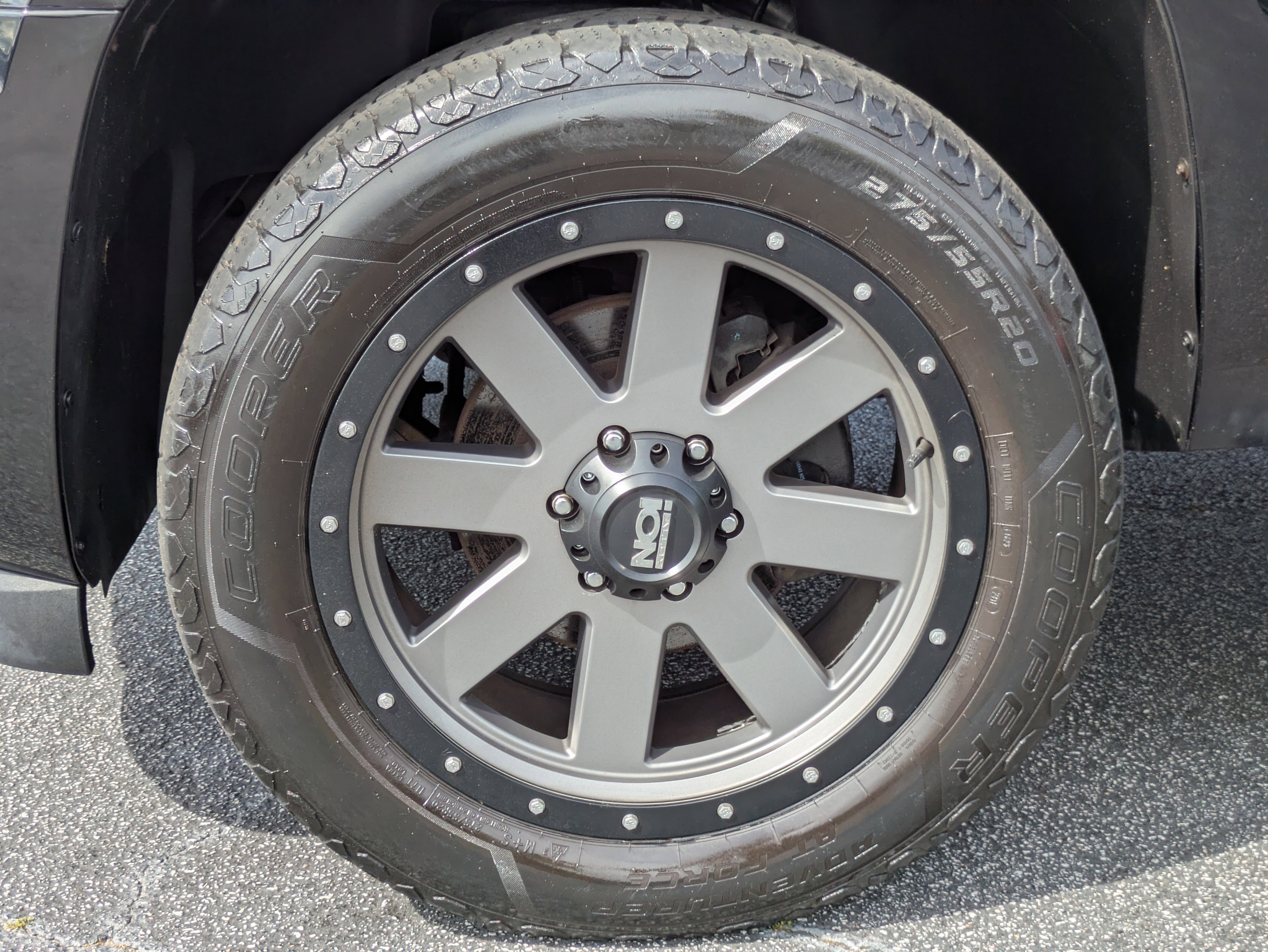 Used 2013 Chevrolet Avalanche LTZ image 29