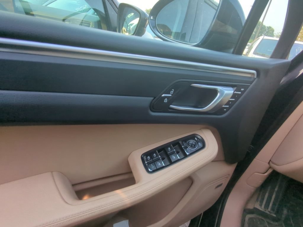 Used 2021 Porsche Macan AWD/4WD image 8