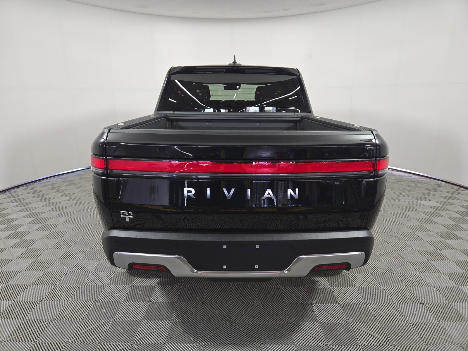 Used 2023 Rivian R1T Adventure image 4