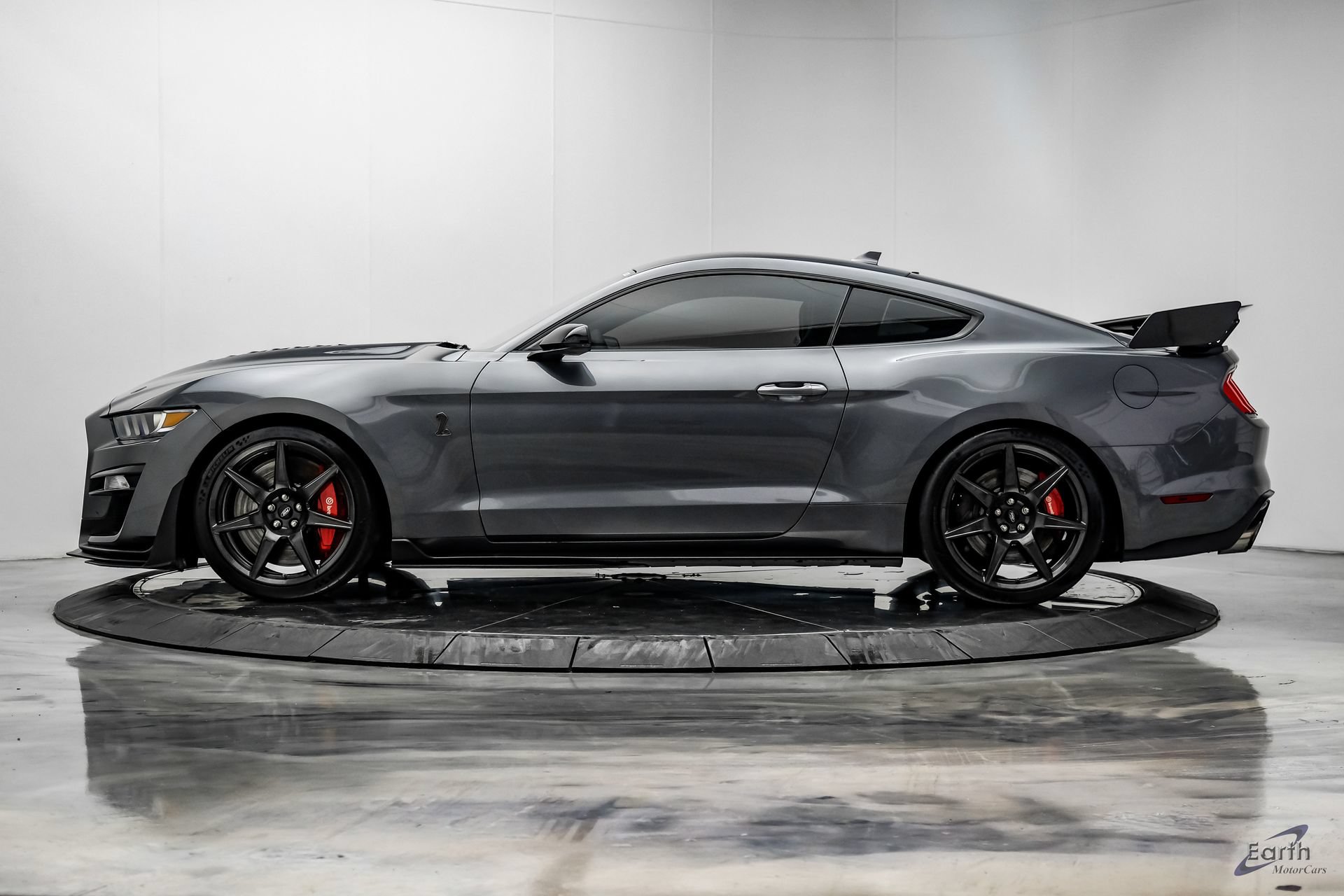 Used 2021 Ford Mustang Shelby GT500 w/ Carbon Fiber Track Pack RWD image 8