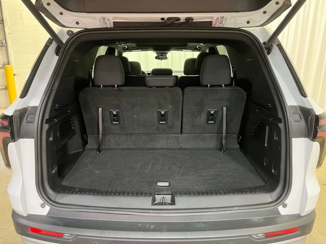 Used 2025 Chevrolet Traverse LT w/ Sun and Wheel Package image 11