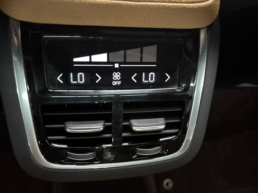 Used 2016 Volvo XC90 T6 Momentum w/ Momentum Plus Package AWD/4WD image 33