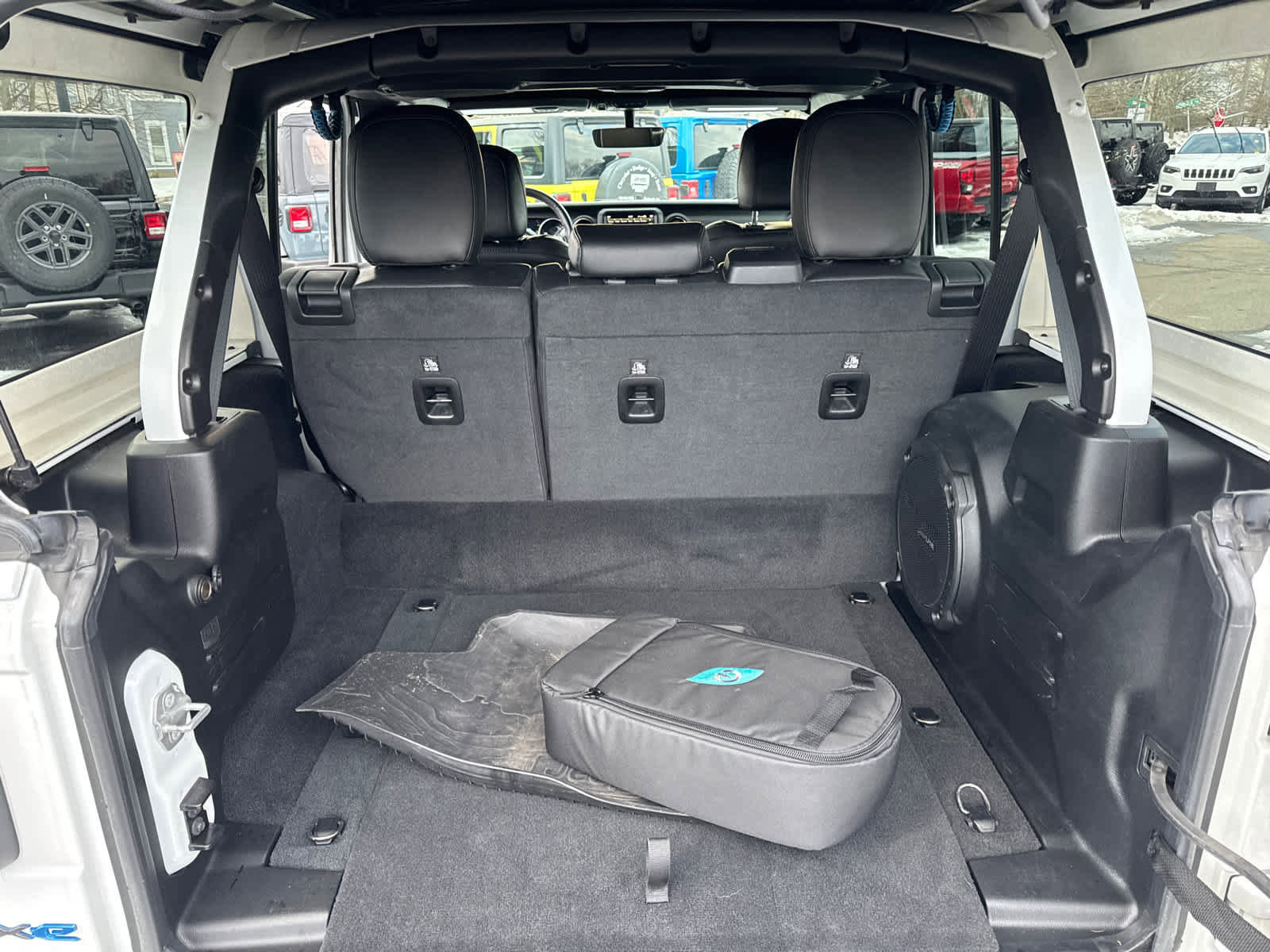 Used 2023 Jeep Wrangler Unlimited Sahara image 35