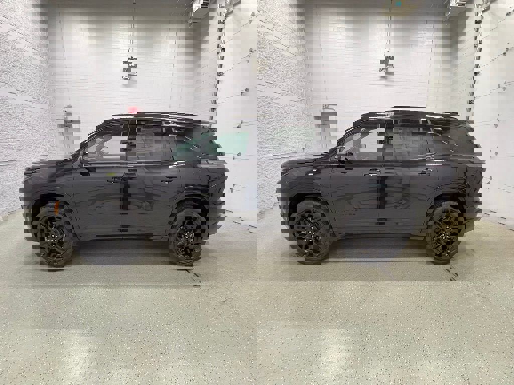 New 2026 Chevrolet Traverse RS w/ LPO, Floor Liner Package AWD/4WD image 7