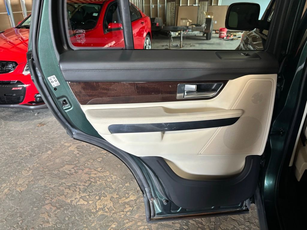 Used 2011 Land Rover Range Rover Sport HSE LUX image 16