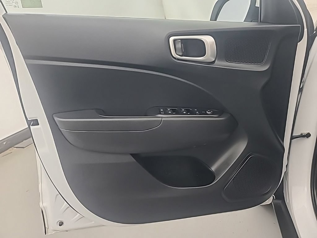 Used 2024 Hyundai Venue SE FWD image 21