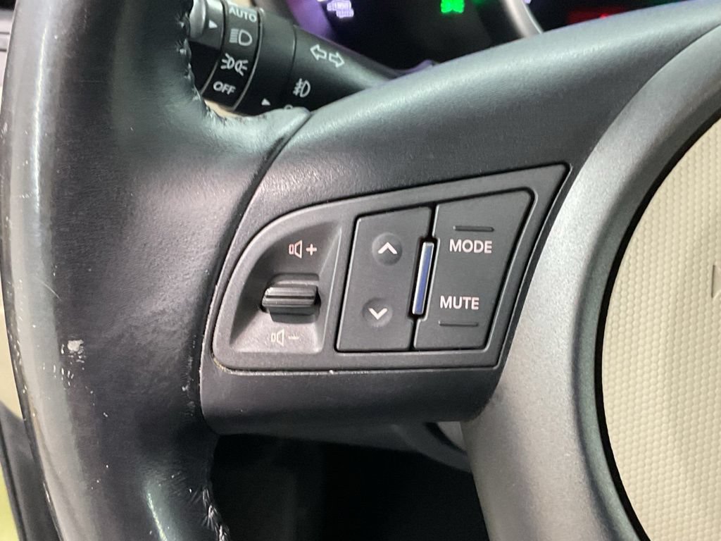 Used 2013 Kia Soul ! w/ Premium Pkg FWD image 9