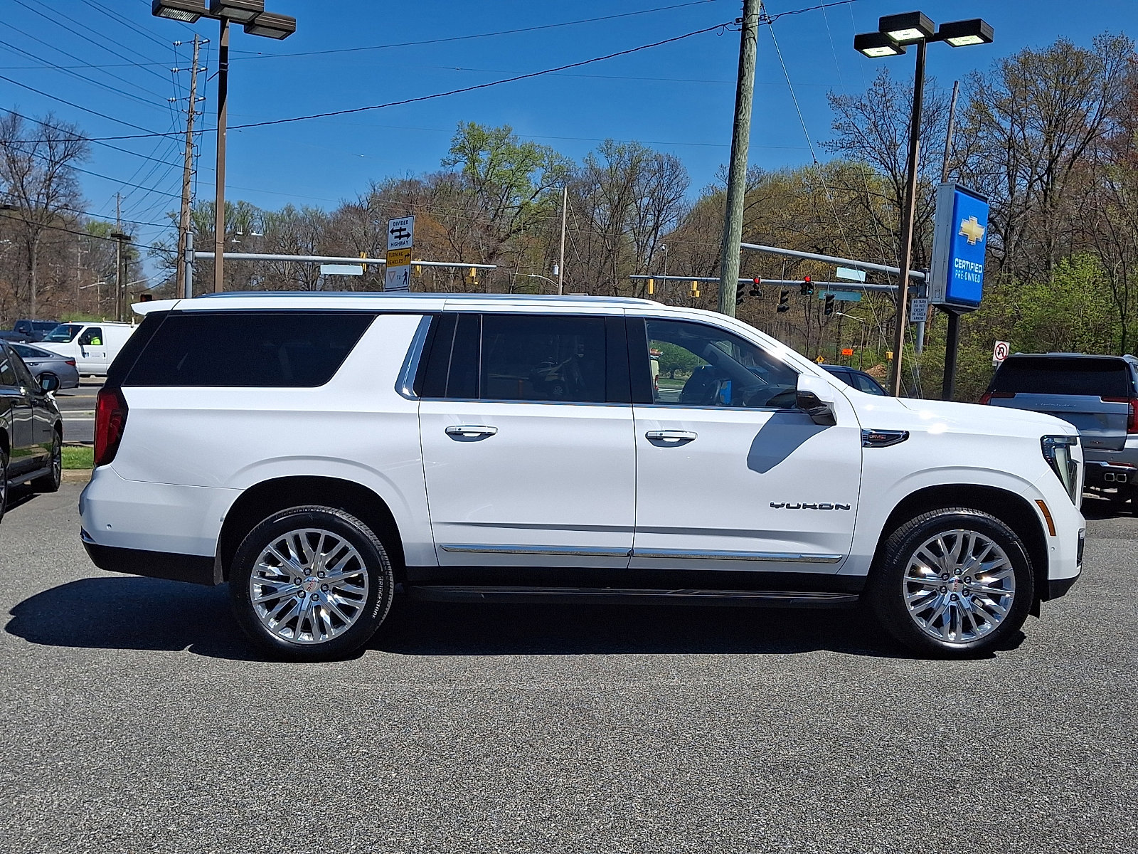 Used 2025 GMC Yukon XL Elevation w/ Elevation Premium Package image 7