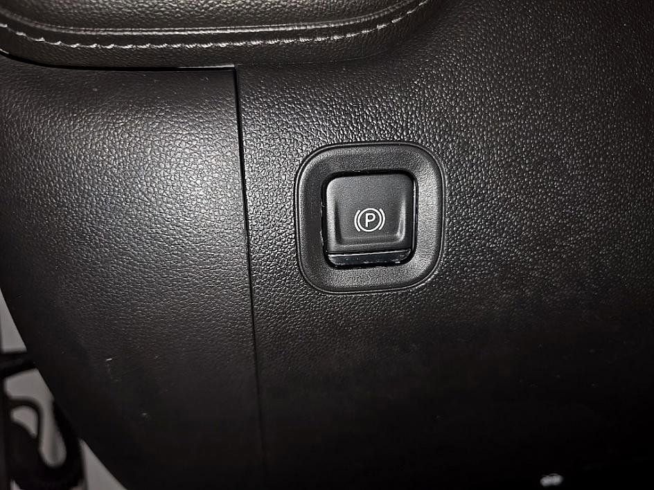 Used 2021 Chevrolet Silverado 1500 LT w/ Z71 Off-Road Package image 13