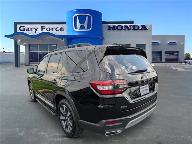 Used 2025 Honda Pilot Touring image 3