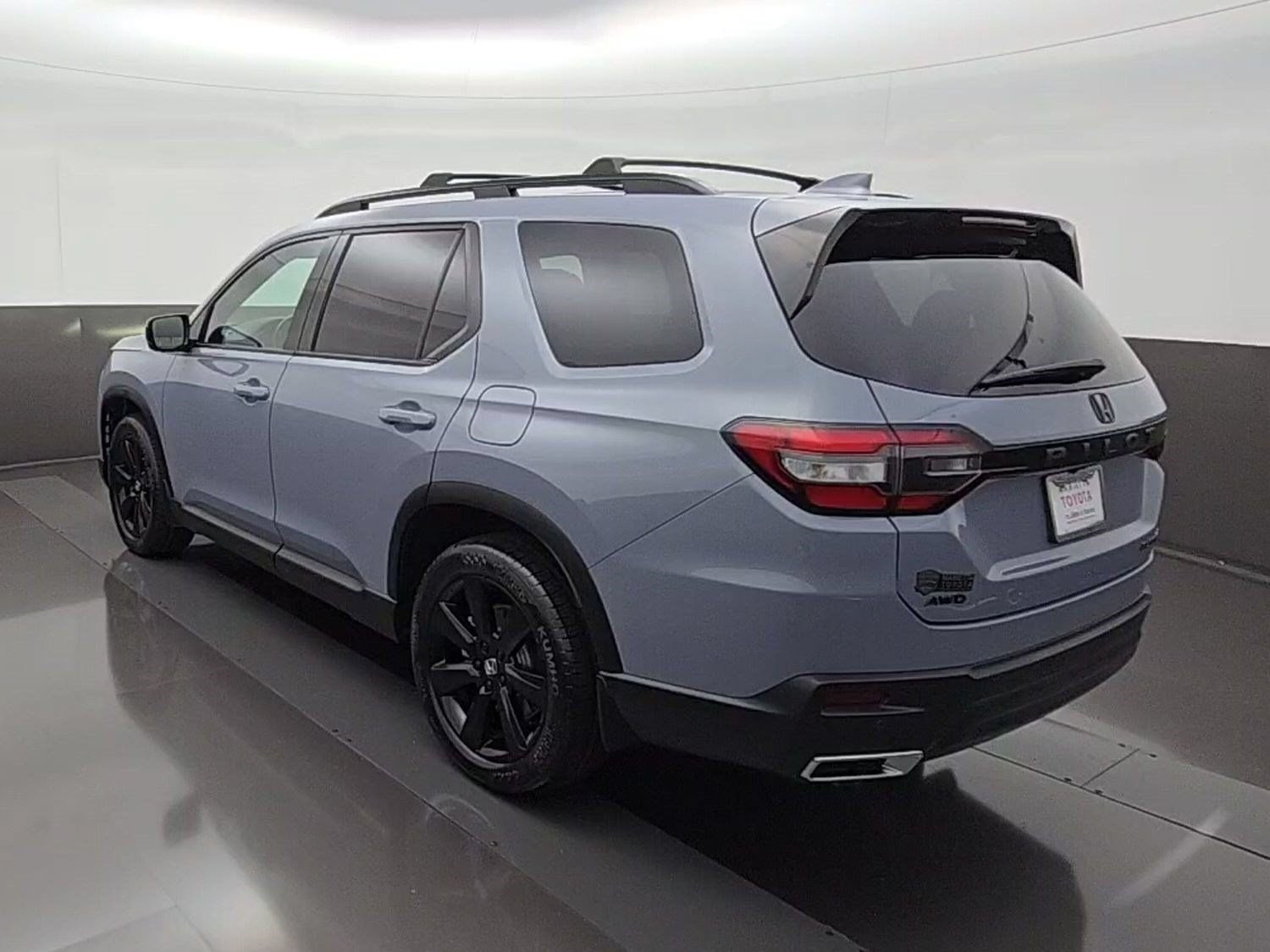 Used 2025 Honda Pilot Black Edition image 8