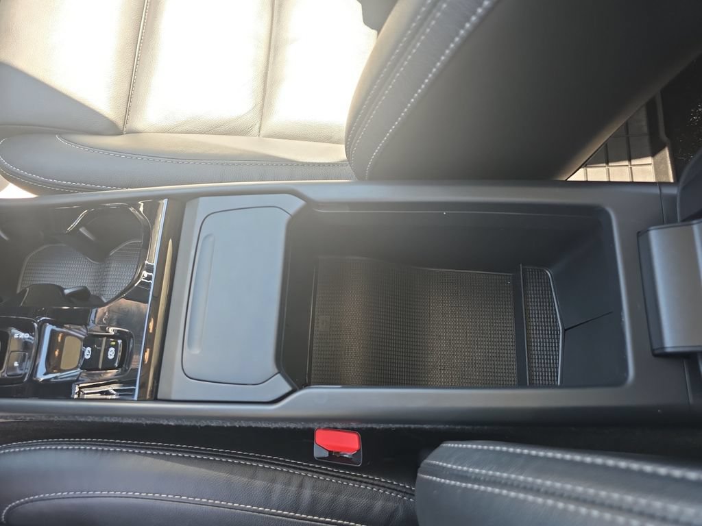 Used 2023 Volvo XC40 B5 Ultimate w/ Climate Package AWD/4WD image 22