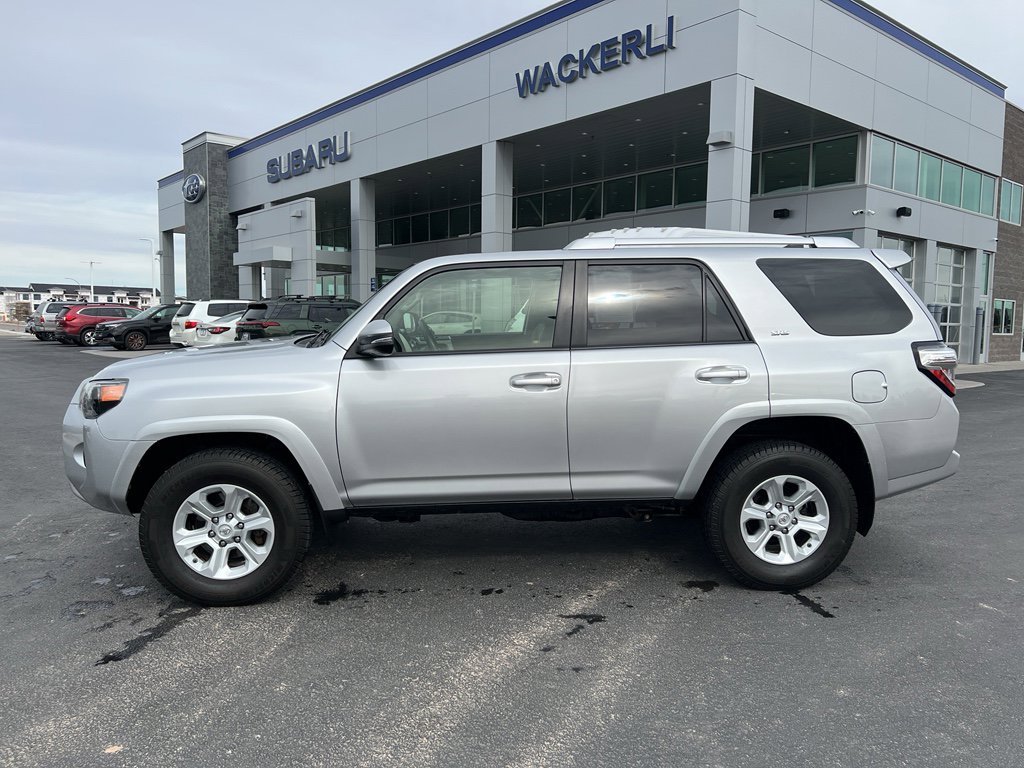 Used 2016 Toyota 4Runner SR5 Premium image 2