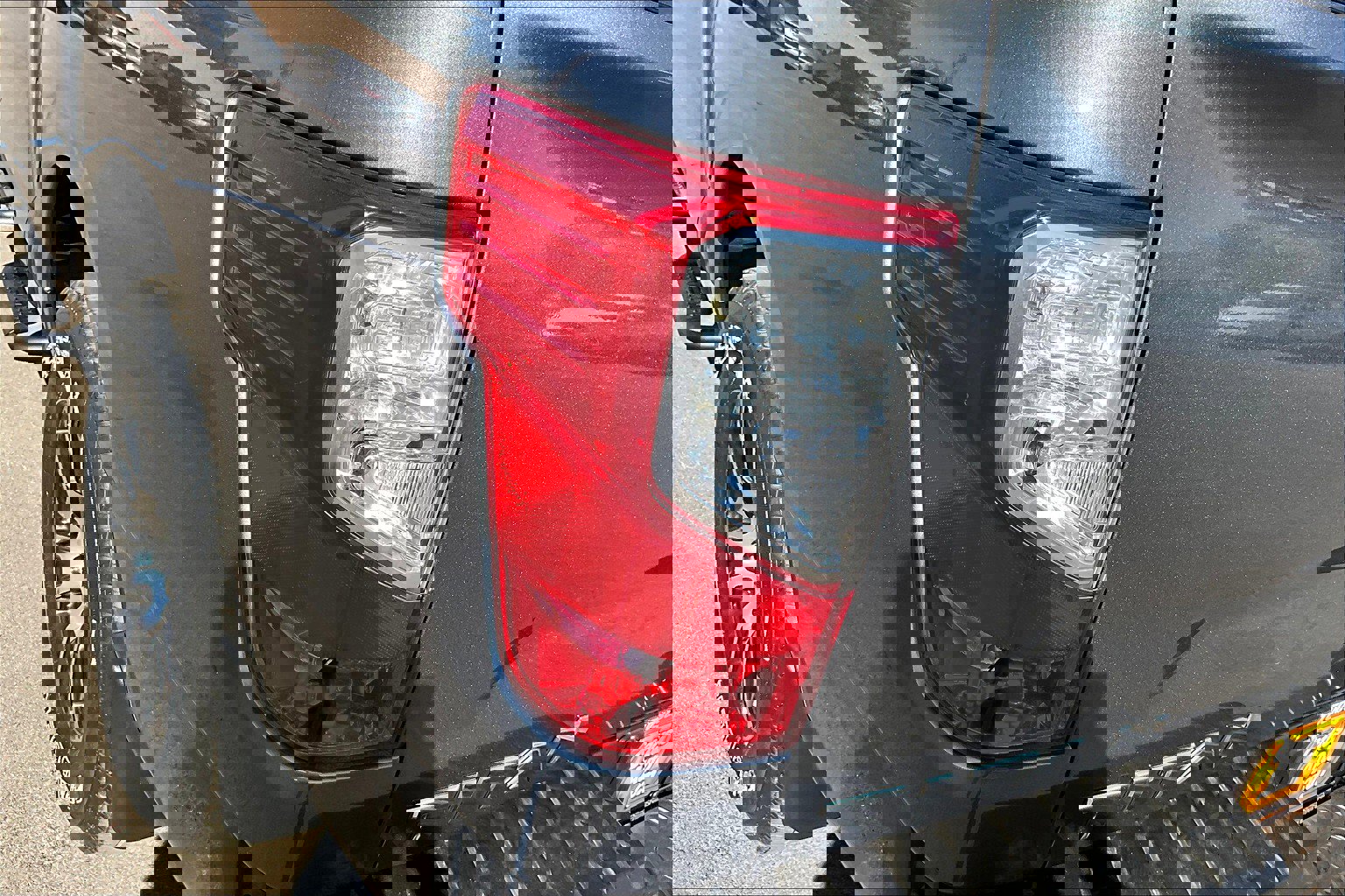 Used 2021 Nissan Titan SV w/ SV Convenience Package image 30