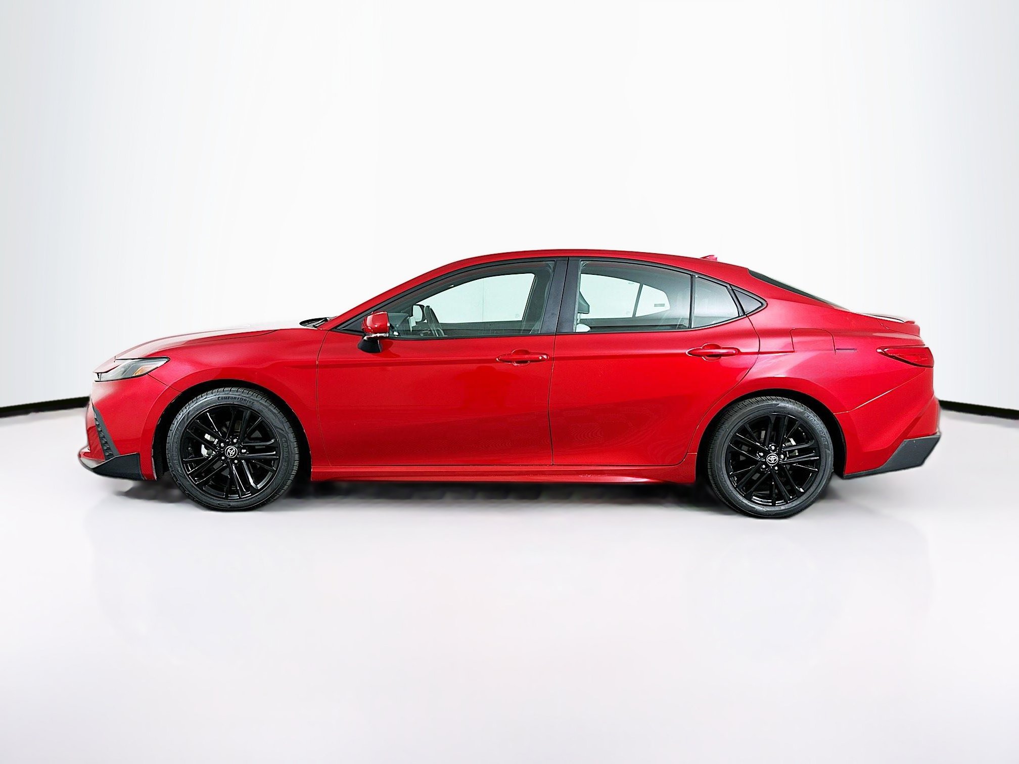 Used 2025 Toyota Camry SE FWD image 4