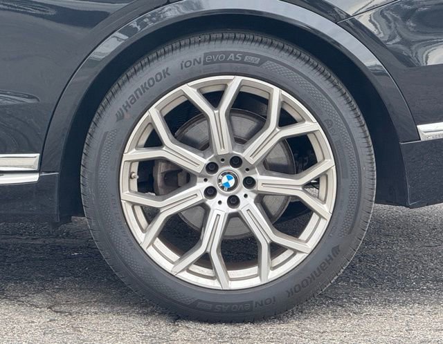 Used 2024 BMW X7 xDrive40i AWD/4WD image 3