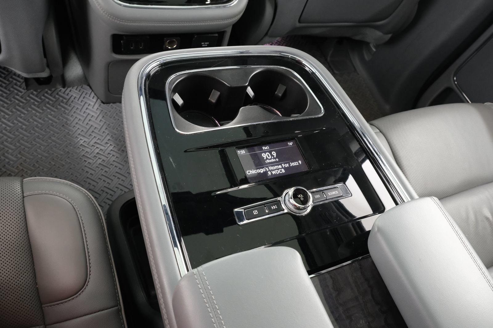 Used 2018 Lincoln Navigator Reserve w/ Technology Package AWD/4WD image 37