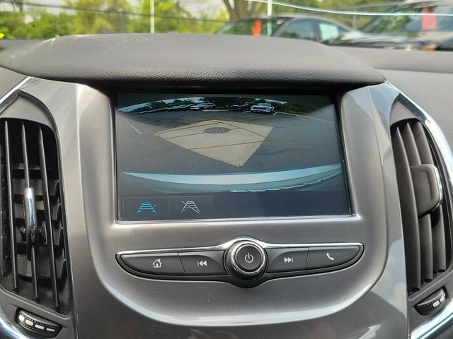 Used 2018 Chevrolet Cruze LT FWD image 19