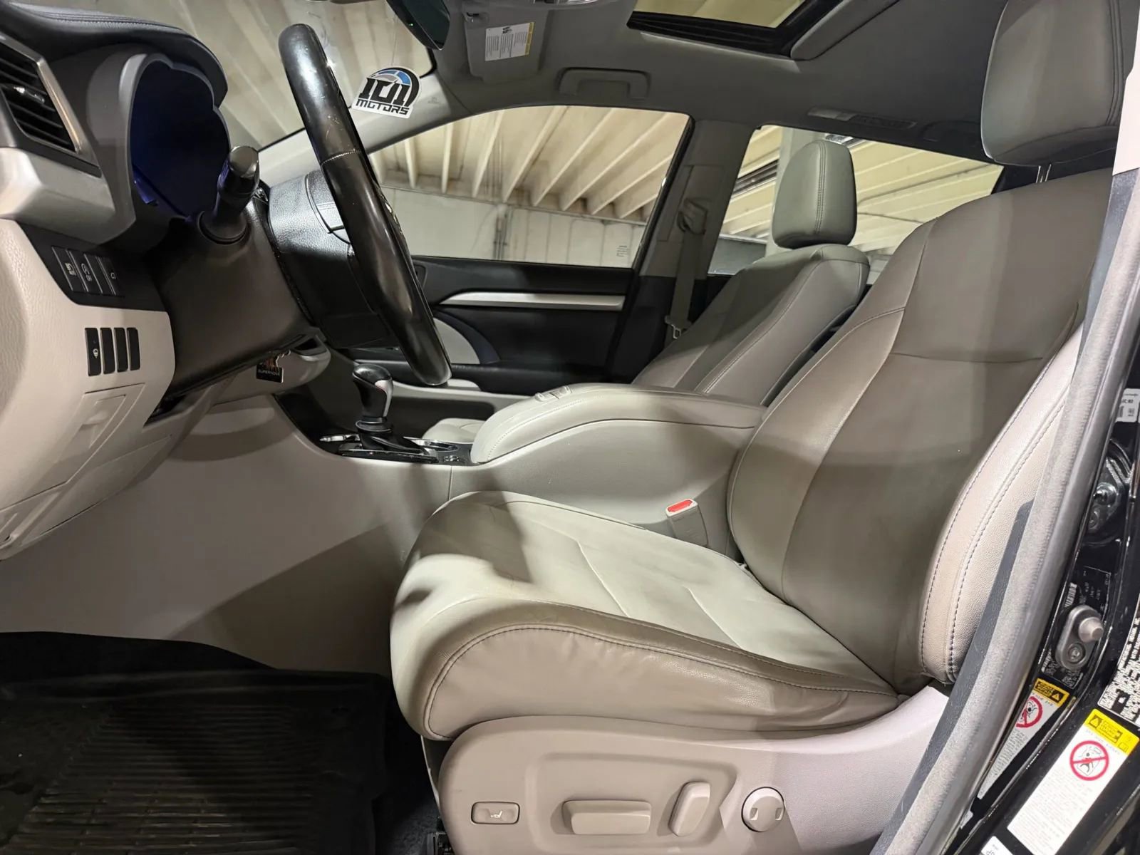 Used 2018 Toyota Highlander XLE AWD/4WD image 9
