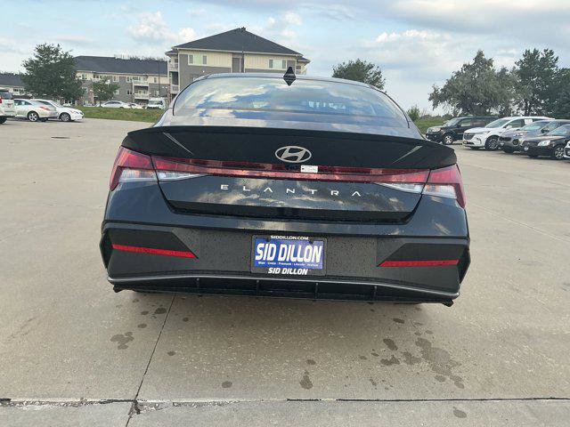 New 2025 Hyundai Elantra Sport image 4