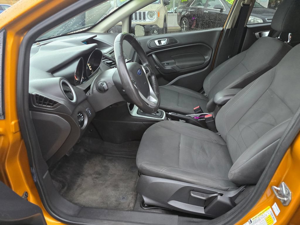 Used 2016 Ford Fiesta SE w/ SE Black Package FWD image 16