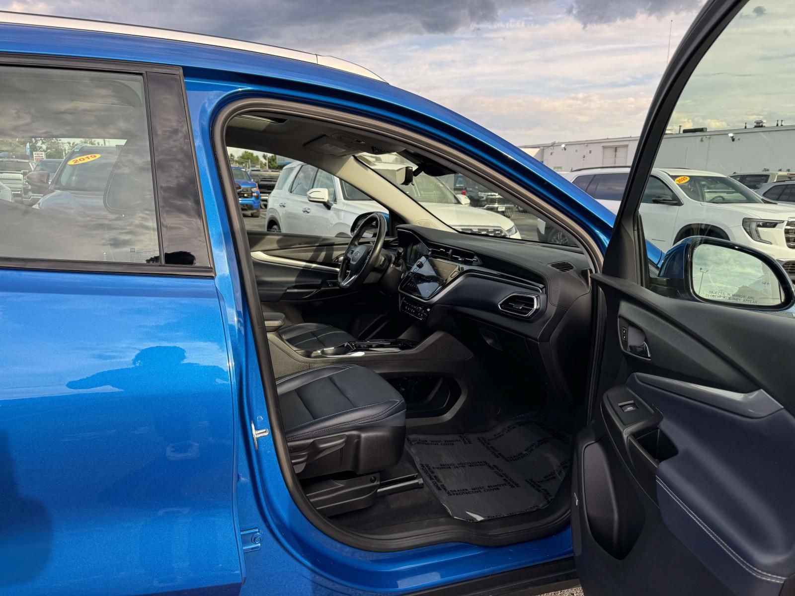 Used 2023 Chevrolet Bolt EUV Premier w/ Sun & Sound Package FWD image 15