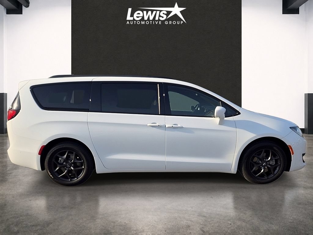 Used 2019 Chrysler Pacifica Touring-L Plus w/ Advanced Safetytec Group FWD image 5