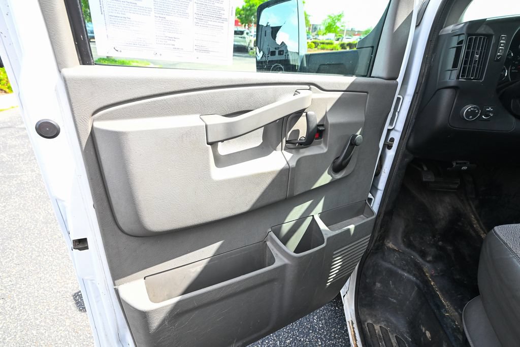Used 2016 GMC Savana 3500 RWD image 17