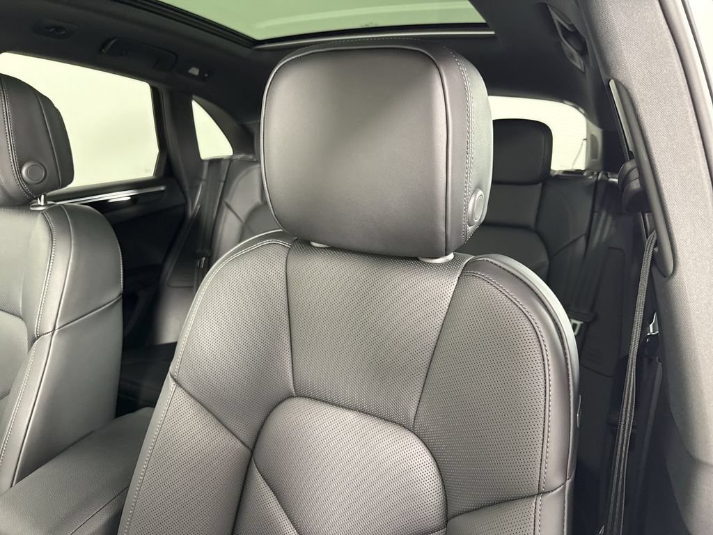 New 2026 Porsche Macan AWD/4WD image 40