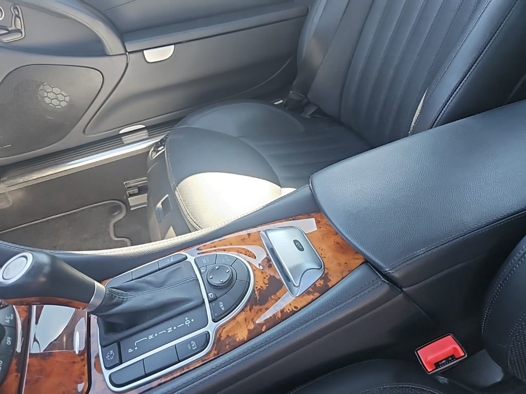 Used 2011 Mercedes-Benz SL 550 image 6