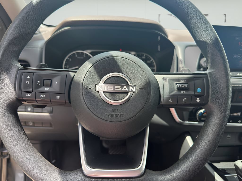 Used 2023 Nissan Rogue SV FWD image 2