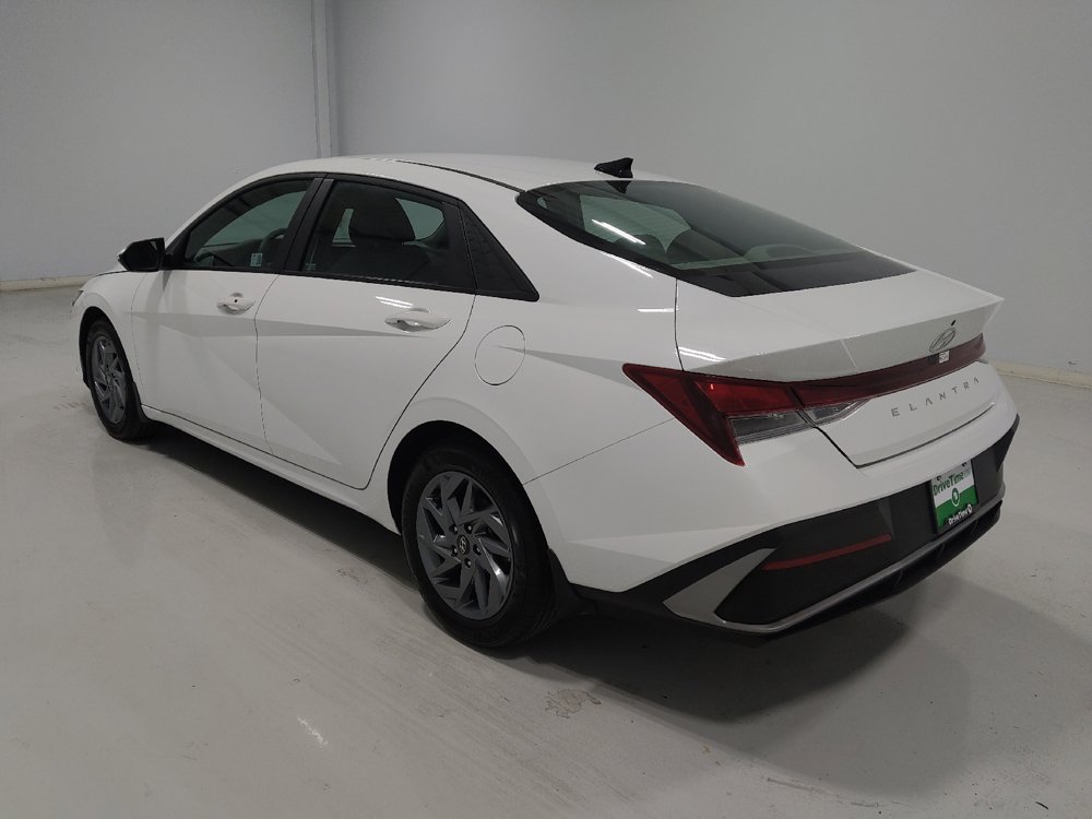 Used 2024 Hyundai Elantra SEL FWD image 5
