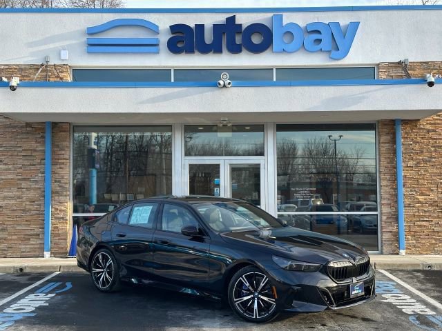 Used 2025 BMW 550e xDrive w/ Premium Package image 8