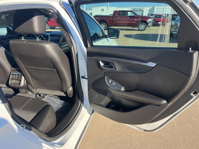 Used 2016 Chevrolet Impala LT w/ Convenience Package image 42