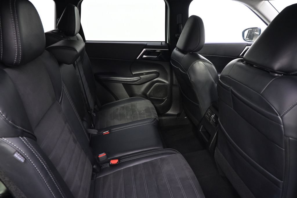 Used 2024 Mitsubishi Outlander SE AWD/4WD image 18