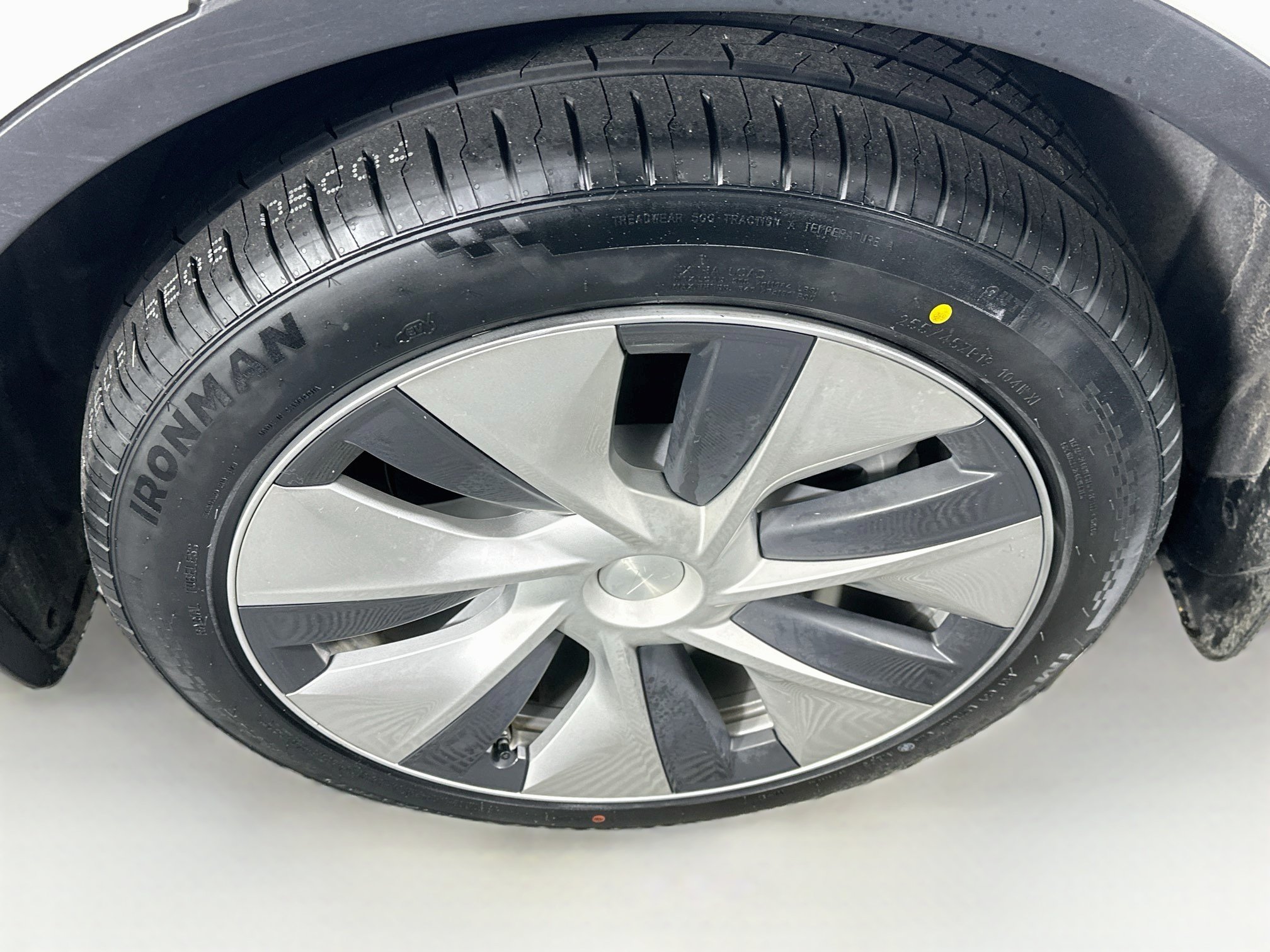 Used 2021 Tesla Model Y Long Range AWD/4WD image 11